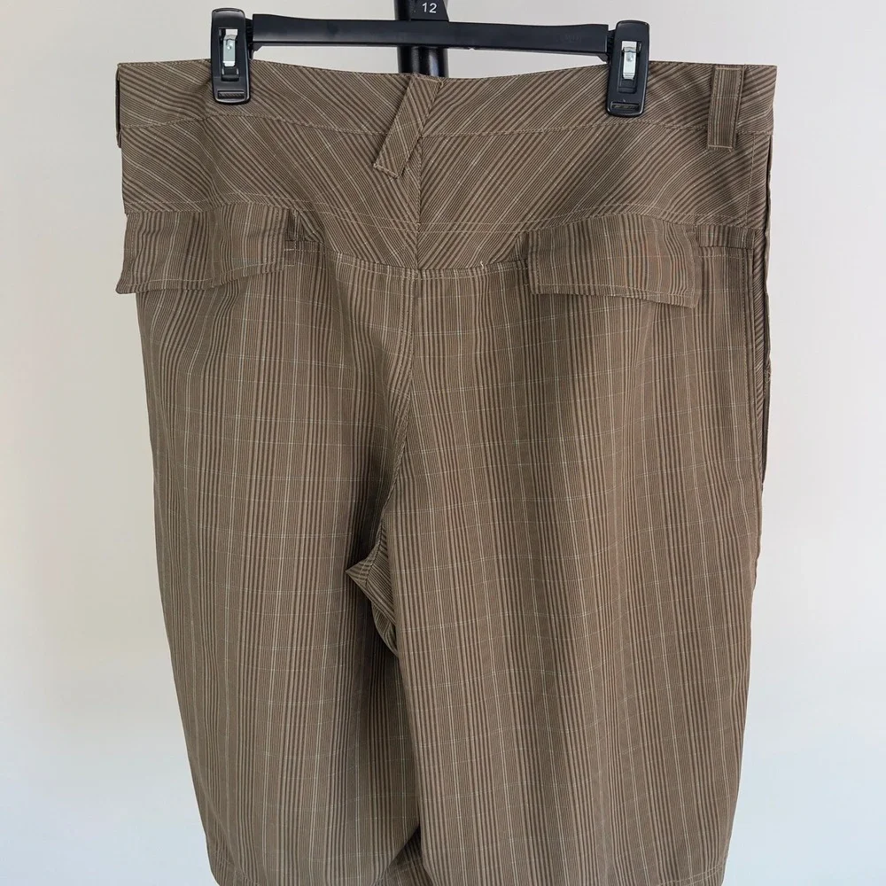 Mountain Hardwear Mens Brown Striped Cargo Shorts Size Large Gorpcore Outdoor